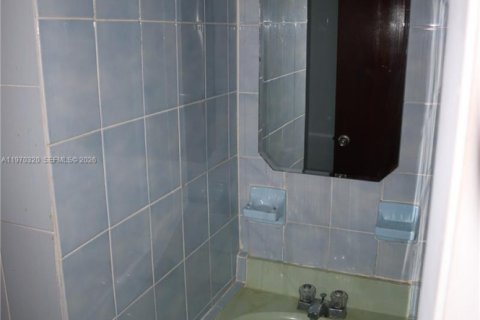 Villa ou maison à vendre à Miami, Floride: 3 chambres, 164.07 m2 № 2036227 - photo 17