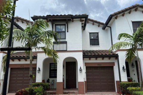 Adosado en Doral, Florida 3 dormitorios, 163.23 m2 № 2006448