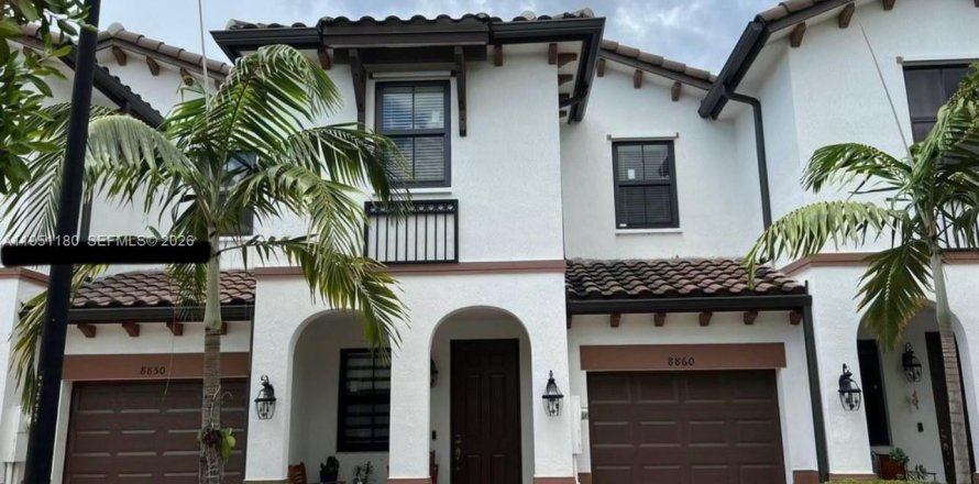 Adosado en Doral, Florida 3 dormitorios, 163.23 m2 № 2006448