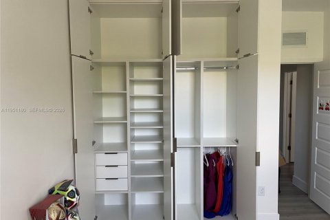 Adosado en alquiler en Doral, Florida, 3 dormitorios, 163.23 m2 № 2006448 - foto 19