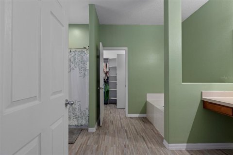 House in Weeki Wachee, Florida 5 bedrooms, 288.65 sq.m. № 1793003 - photo 19
