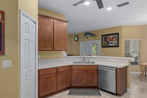 House in Weeki Wachee, Florida 5 bedrooms, 288.65 sq.m. № 1793003 - photo 13