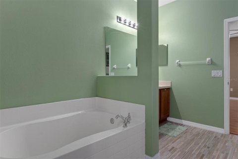 House in Weeki Wachee, Florida 5 bedrooms, 288.65 sq.m. № 1793003 - photo 22