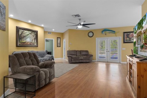 House in Weeki Wachee, Florida 5 bedrooms, 288.65 sq.m. № 1793003 - photo 5