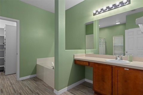 House in Weeki Wachee, Florida 5 bedrooms, 288.65 sq.m. № 1793003 - photo 20