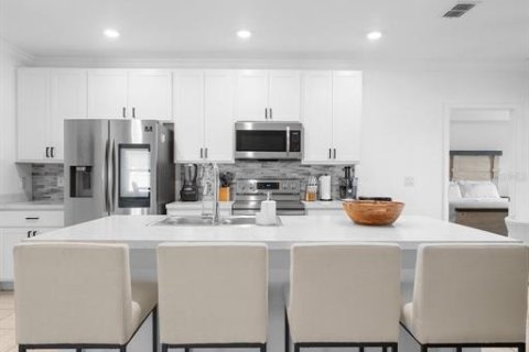 Casa en venta en Mascotte, Florida, 3 dormitorios, 170.01 m2 № 1745044 - foto 8