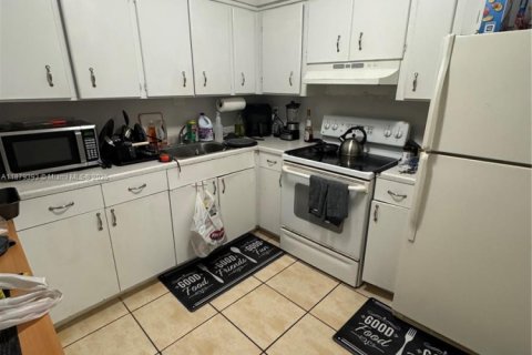 Casa en alquiler en Oakland Park, Florida, 1 dormitorio, 65.03 m2 № 1947130 - foto 3