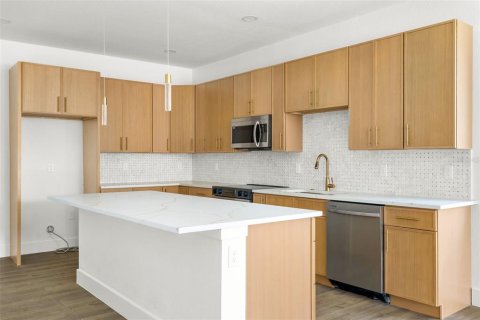 House in Tampa, Florida 3 bedrooms, 164.53 sq.m. № 2117351 - photo 6