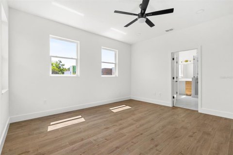 House in Tampa, Florida 3 bedrooms, 164.53 sq.m. № 2117351 - photo 20