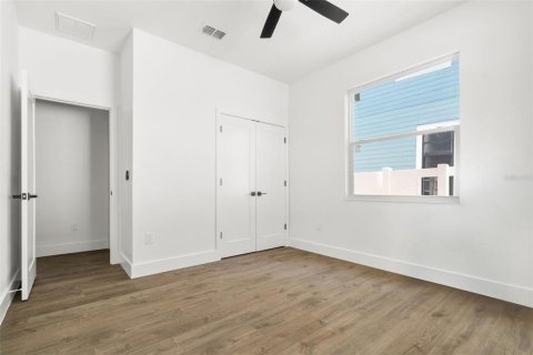 House in Tampa, Florida 3 bedrooms, 164.53 sq.m. № 2117351 - photo 10