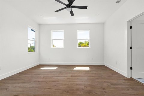 House in Tampa, Florida 3 bedrooms, 164.53 sq.m. № 2117351 - photo 19