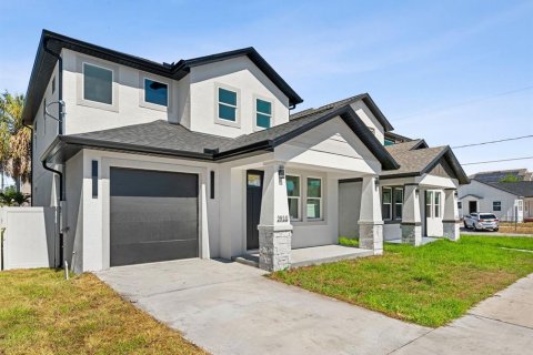 House in Tampa, Florida 3 bedrooms, 164.53 sq.m. № 2117351 - photo 3