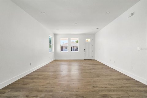 House in Tampa, Florida 3 bedrooms, 164.53 sq.m. № 2117351 - photo 5