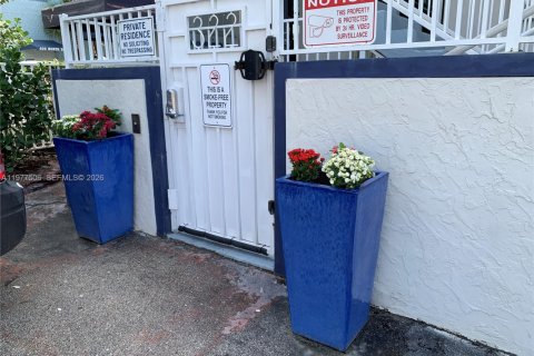 Кондоминиум с 1 спальней в Холливуд, Флорида № 2046436