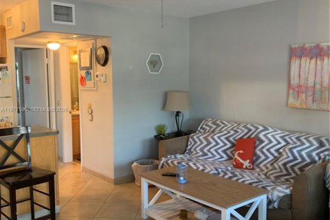 Купить кондоминиум в Холливуд, Флорида 1 спальня, 50.17м2, № 2046436 - фото 21