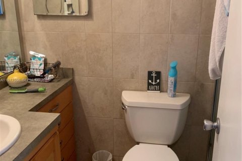 Купить кондоминиум в Холливуд, Флорида 1 спальня, 50.17м2, № 2046436 - фото 12