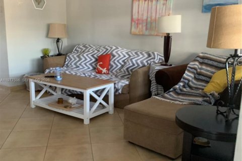 Купить кондоминиум в Холливуд, Флорида 1 спальня, 50.17м2, № 2046436 - фото 10