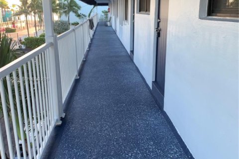 Купить кондоминиум в Холливуд, Флорида 1 спальня, 50.17м2, № 2046436 - фото 8