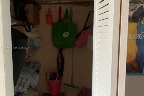 Купить кондоминиум в Холливуд, Флорида 1 спальня, 50.17м2, № 2046436 - фото 14