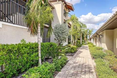 Condo in Bradenton, Florida, 2 bedrooms in LAKEWOOD NATIONAL  № 1428920 - photo 5