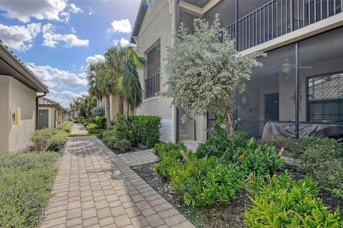 Condo in Bradenton, Florida, 2 bedrooms in LAKEWOOD NATIONAL  № 1428920 - photo 4