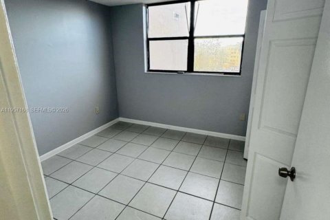 Apartamento en alquiler en Miami, Florida, 2 dormitorios, 76.83 m2 № 2011215 - foto 11