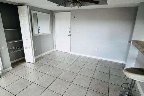 Apartamento en alquiler en Miami, Florida, 2 dormitorios, 76.83 m2 № 2011215 - foto 12