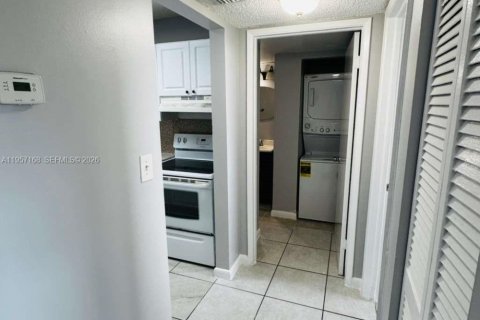 Apartamento en alquiler en Miami, Florida, 2 dormitorios, 76.83 m2 № 2011215 - foto 3