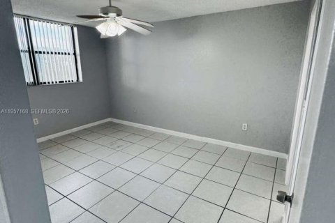 Apartamento en alquiler en Miami, Florida, 2 dormitorios, 76.83 m2 № 2011215 - foto 5