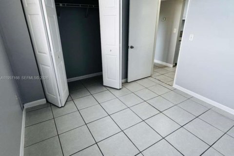 Apartamento en alquiler en Miami, Florida, 2 dormitorios, 76.83 m2 № 2011215 - foto 7