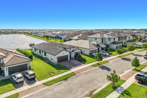 House in Ave Maria, Florida 3 bedrooms № 2055514 - photo 2