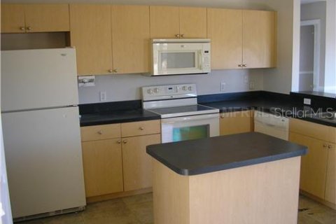 Casa en alquiler en Poinciana, Florida, 3 dormitorios, 137.03 m2 № 1778601 - foto 5