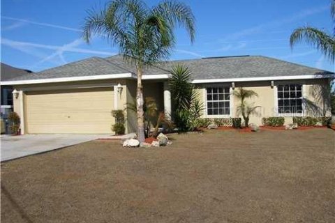 Casa en alquiler en Poinciana, Florida, 3 dormitorios, 137.03 m2 № 1778601 - foto 1