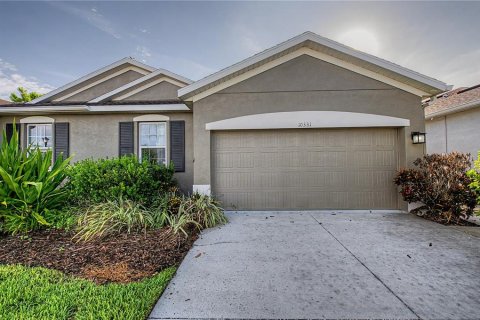 House in Land O' Lakes, Florida 3 bedrooms, 143.81 sq.m. № 2215889