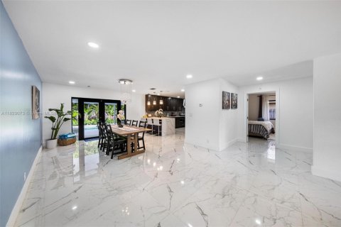 House in Fort Lauderdale, Florida 4 bedrooms, 278.34 sq.m. № 1806110 - photo 12