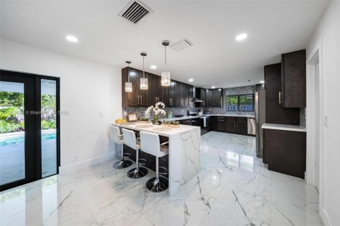 House in Fort Lauderdale, Florida 4 bedrooms, 278.34 sq.m. № 1806110 - photo 16