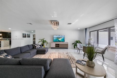 House in Fort Lauderdale, Florida 4 bedrooms, 278.34 sq.m. № 1806110 - photo 2