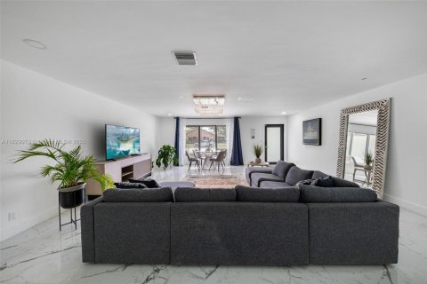 House in Fort Lauderdale, Florida 4 bedrooms, 278.34 sq.m. № 1806110 - photo 7