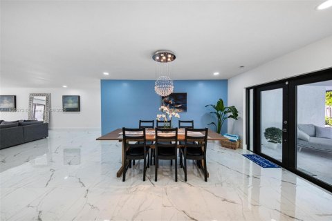 House in Fort Lauderdale, Florida 4 bedrooms, 278.34 sq.m. № 1806110 - photo 13