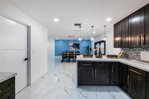 House in Fort Lauderdale, Florida 4 bedrooms, 278.34 sq.m. № 1806110 - photo 19