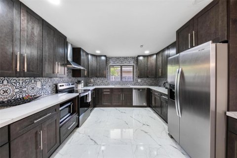 House in Fort Lauderdale, Florida 4 bedrooms, 278.34 sq.m. № 1806110 - photo 18