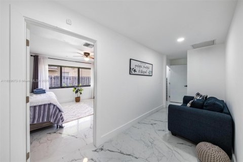 House in Fort Lauderdale, Florida 4 bedrooms, 278.34 sq.m. № 1806110 - photo 21