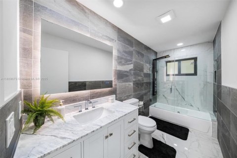 House in Fort Lauderdale, Florida 4 bedrooms, 278.34 sq.m. № 1806110 - photo 28