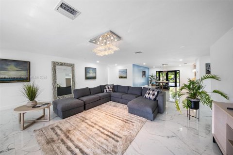 House in Fort Lauderdale, Florida 4 bedrooms, 278.34 sq.m. № 1806110 - photo 6