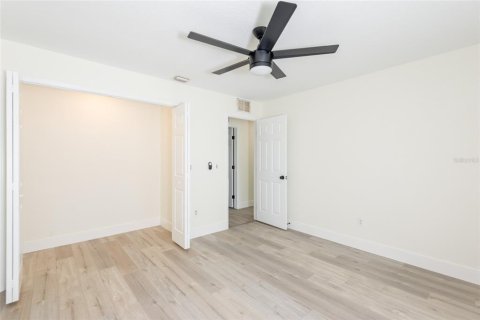 House in Seffner, Florida 4 bedrooms, 140.84 sq.m. № 1791208 - photo 18