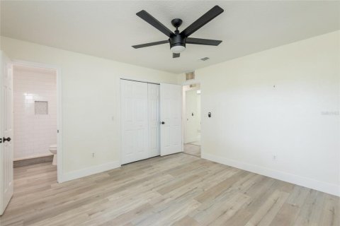 House in Seffner, Florida 4 bedrooms, 140.84 sq.m. № 1791208 - photo 12