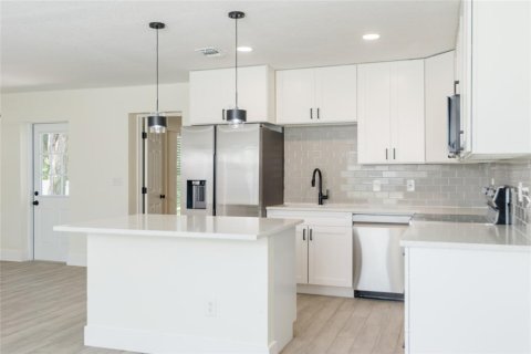 House in Seffner, Florida 4 bedrooms, 140.84 sq.m. № 1791208 - photo 6