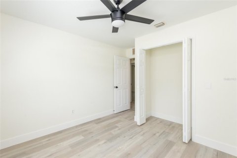 House in Seffner, Florida 4 bedrooms, 140.84 sq.m. № 1791208 - photo 15