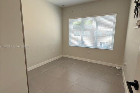 Touwnhouse à louer à Homestead, Floride: 4 chambres, 129.88 m2 № 1871327 - photo 11