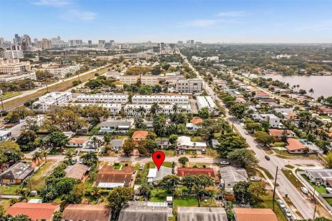 House in Miami, Florida 3 bedrooms, 118.54 sq.m. № 1979074 - photo 10